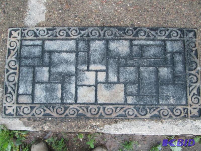 Outdoor entrance mat - measures approx 22 x 4...