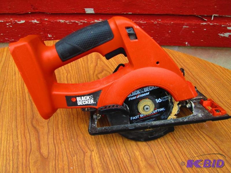 Black and Decker saw, no battery...