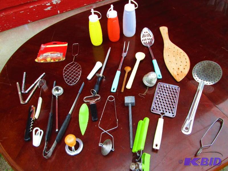 Lot of assorted kitchen items...