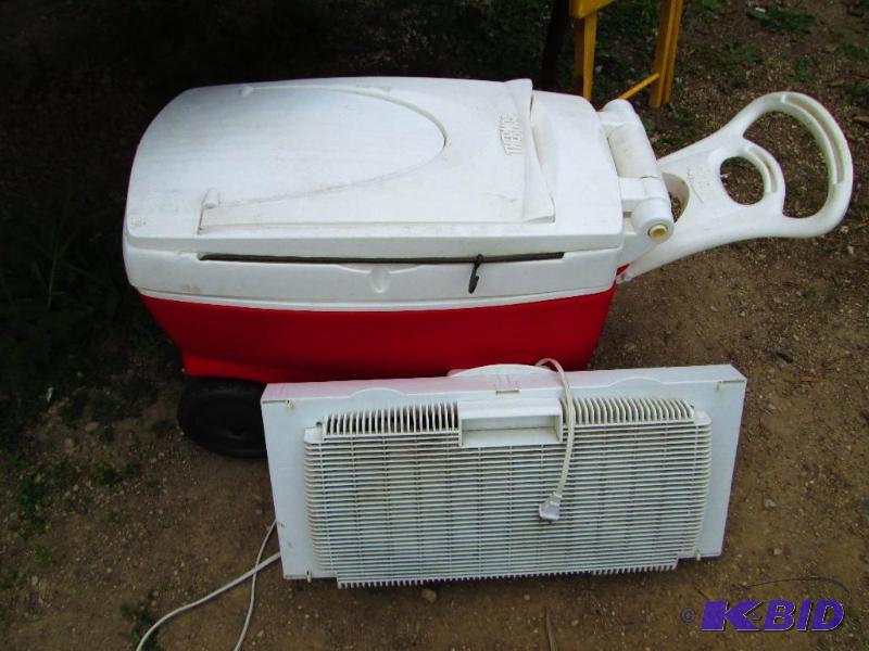 Thermos cooler on wheels with a window fan - ...