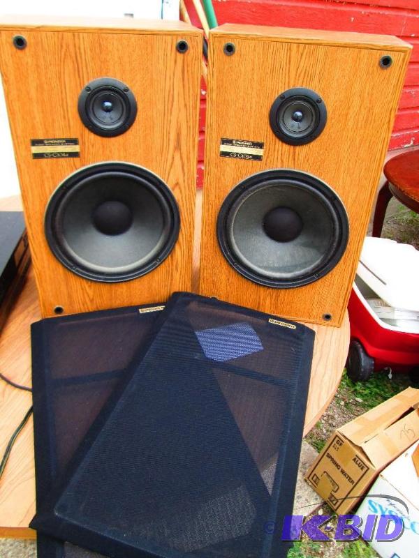 Pair of Pioneer speakers, in good condition...