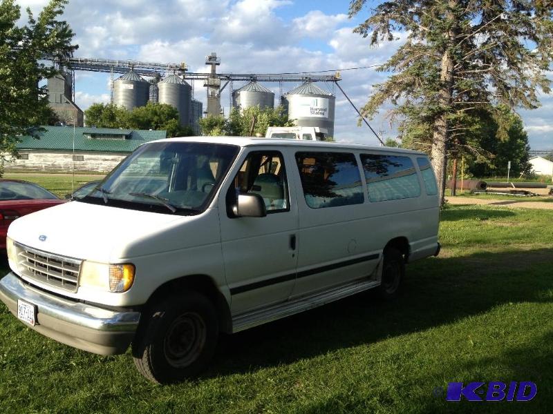 1994 FORD E-350 CLUB WAGON 15 PASSANGER VAN