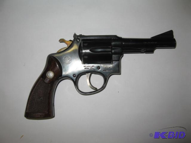 lot 27 image: Taurus .38 Spc revolver, SN 1524637, shows s...