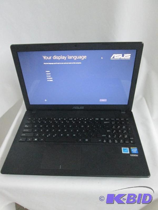 lot 2 image: ASUS 15.6 4GB Windows 8 Laptop