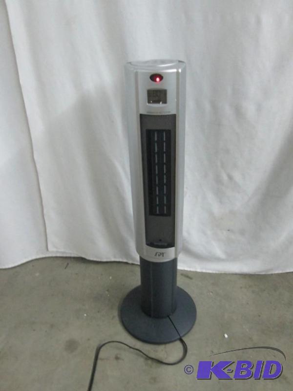 lot 28 image: SPT 1500 Watt 34 in. Pedestal Ceramic Heater