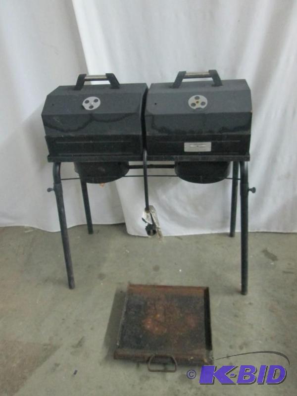 lot 30 image: Camp Chef Outdoor Grill