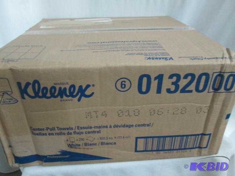 lot 33 image: Kleenex Center-Pull Towels