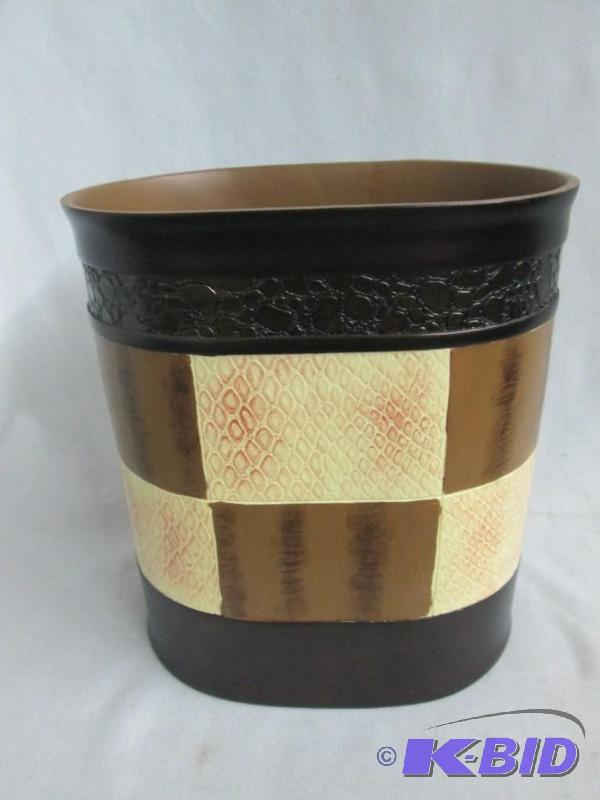 lot 35 image: Zambia Animal Wastebasket
