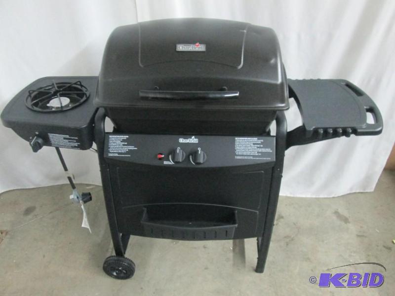 lot 9 image: Char-Broil 35,000 Btu BBQ Grill