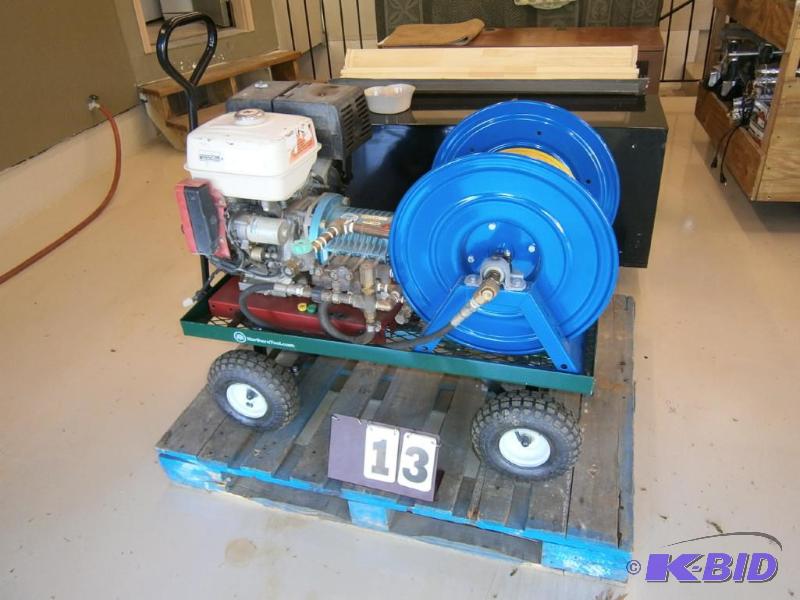 Honda pressure washer, 3000 psi, gas, brand n...