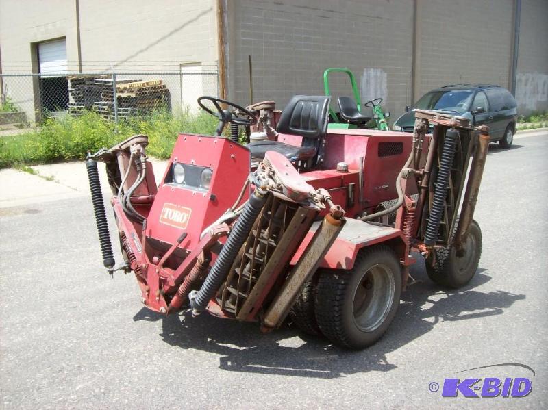 lot 3 image: Toro 350 D Commercial Reel Mower. NO RESERVE.