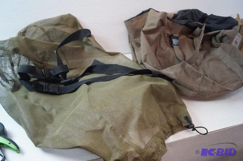 2 Decoy bags