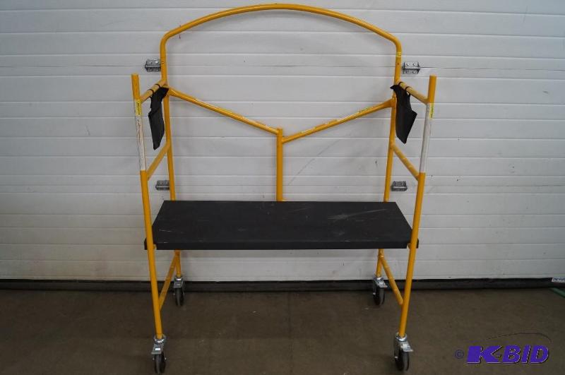 500 lb Scaffold on casters with locks