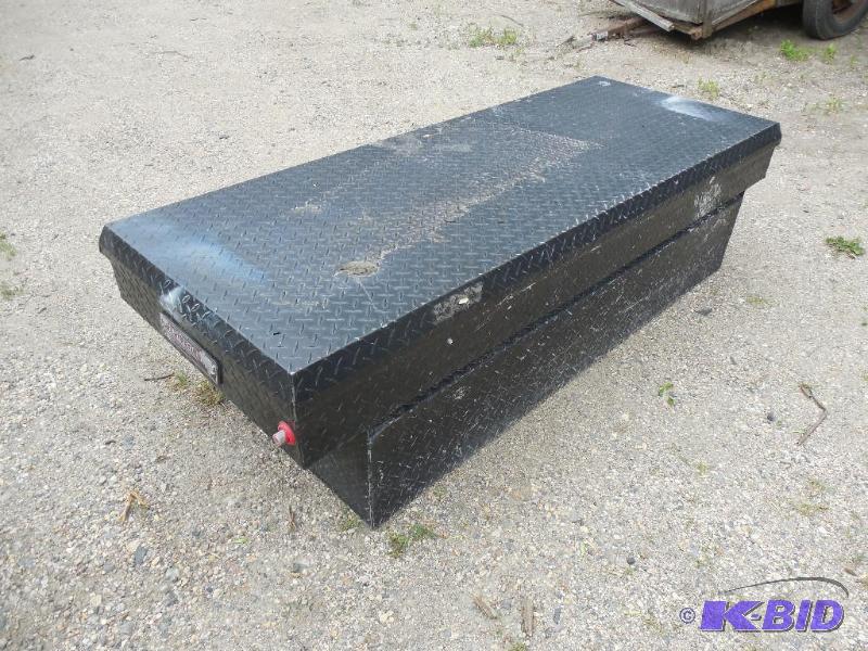 lot 2 image: Aluminum diamond plate weather gaurd truck tool box