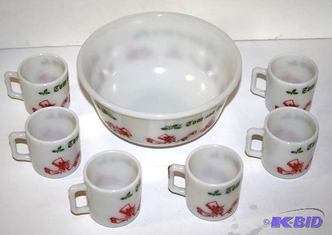 lot 100 image: Hazel Atlas Vintage Christmas Tom and Jerry p...