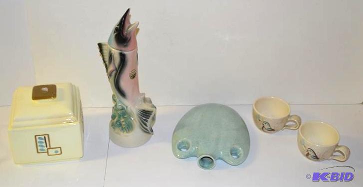 lot 107 image: Vintage Glass decor including   Enesco Squar...