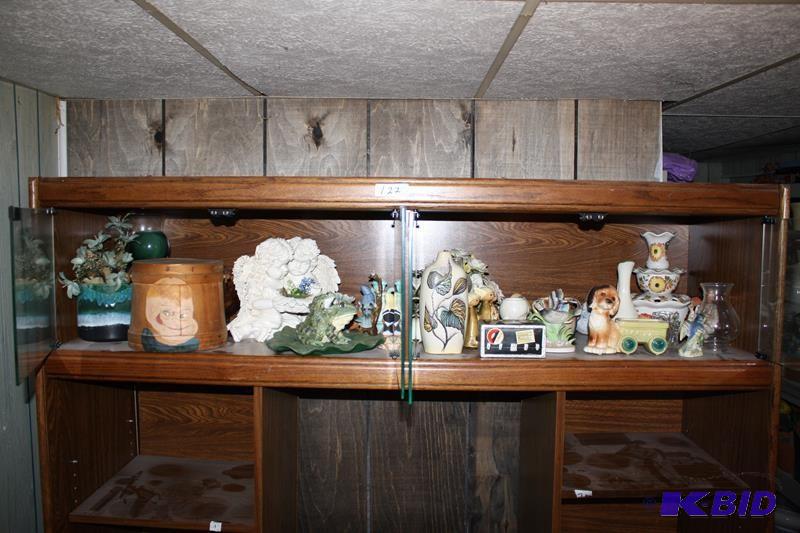 lot 119 image: Lot of Collectible items including Ceramic bi...