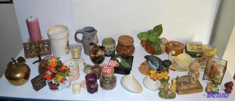 lot 120 image: Lot of Collectibles including&nbspVantines...