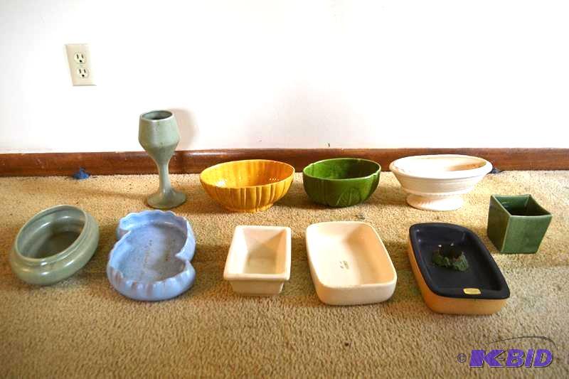 lot 129 image: Haeger pottery
