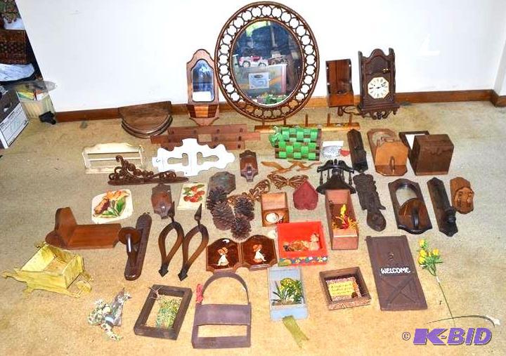 lot 131 image: Wall Decor Vintage