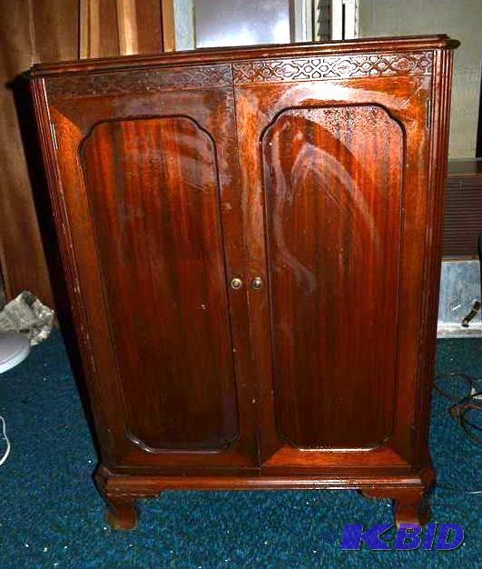 lot 138 image: Vintage Custom Cabinet