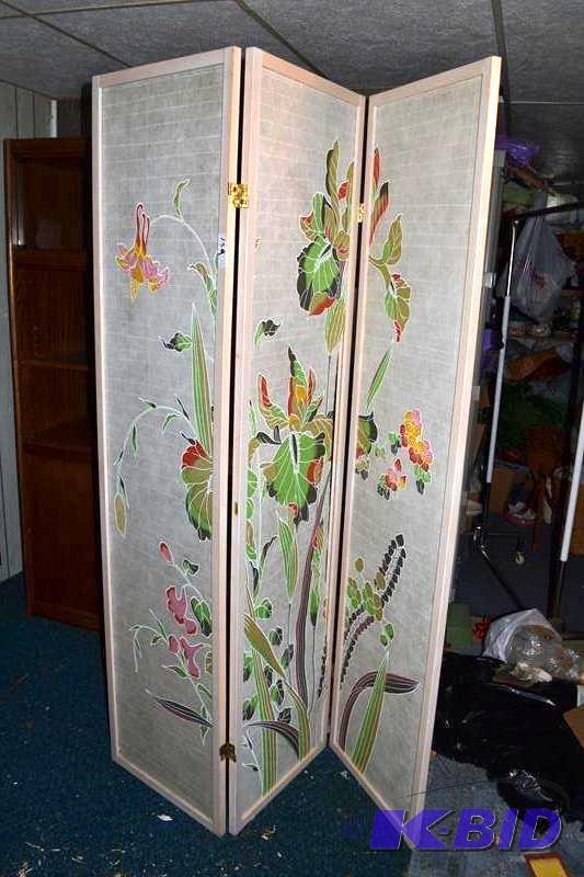 lot 139 image: Room Divider