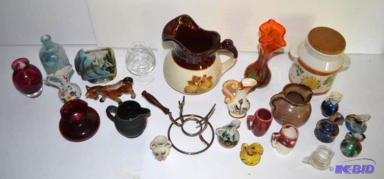 lot 142 image: McCoy Pottery
