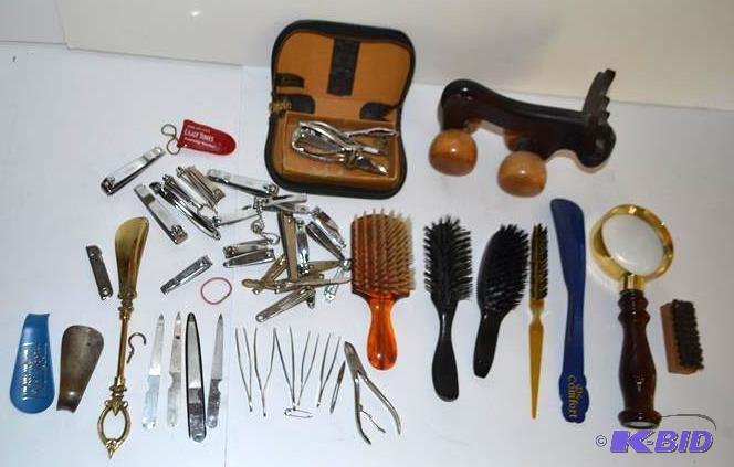 lot 165 image: Vintage Grooming Tools
