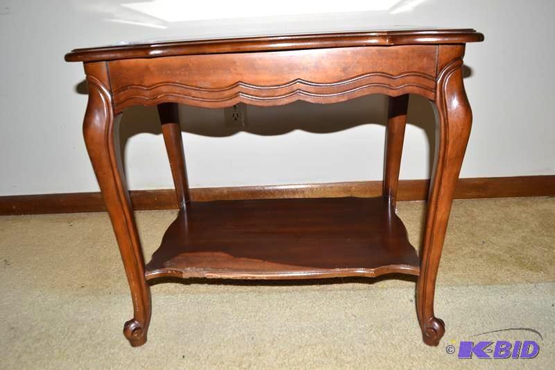 lot 179 image: Glass Top End Table