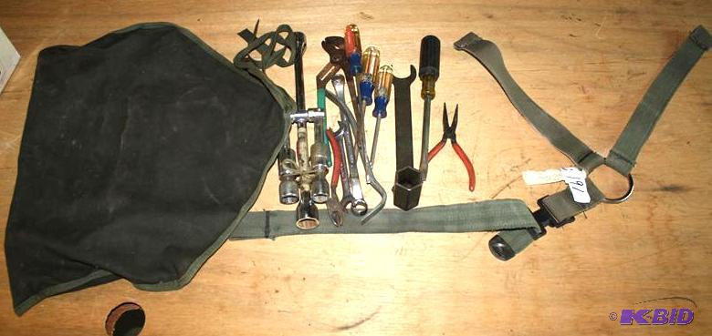 lot 191 image: Jeep Bag with Tools