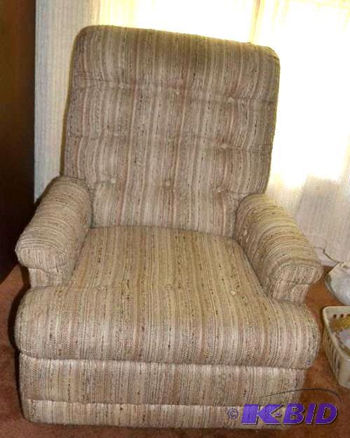 lot 203 image: Recliner Swivel Rocker