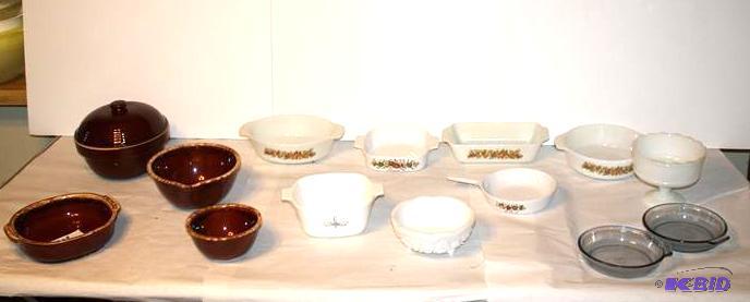 lot 208 image: Hull, Brody, Corning, Pyrex