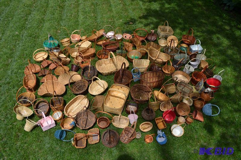 lot 253 image: Wicker Baskets