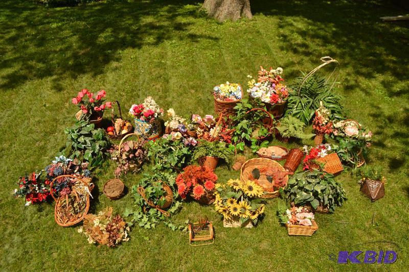 lot 254 image: Silk Flowers, Vines, Baskets