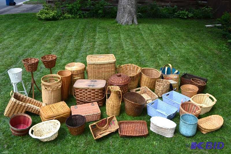 lot 255 image: Wicker Picnic Baskets, Hampers