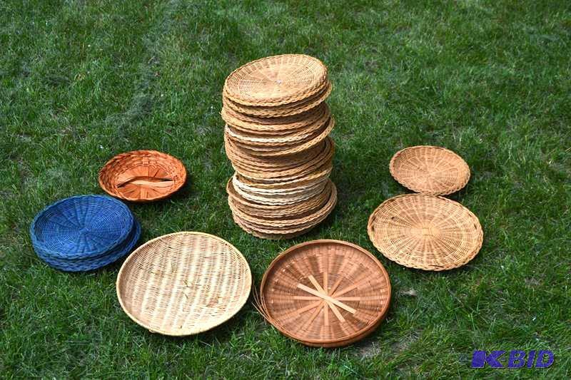 lot 256 image: Wicker Plate Holders