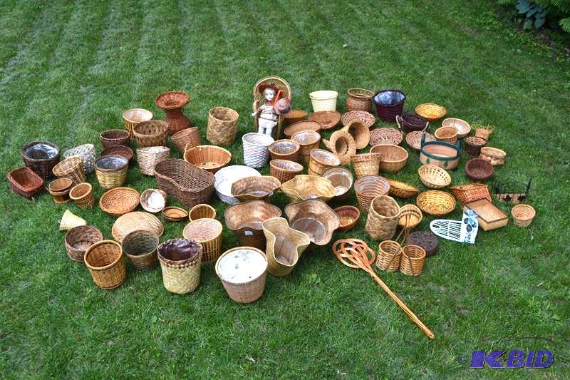 lot 258 image: Wicker Plant Pot Covers, Bread Baskets
