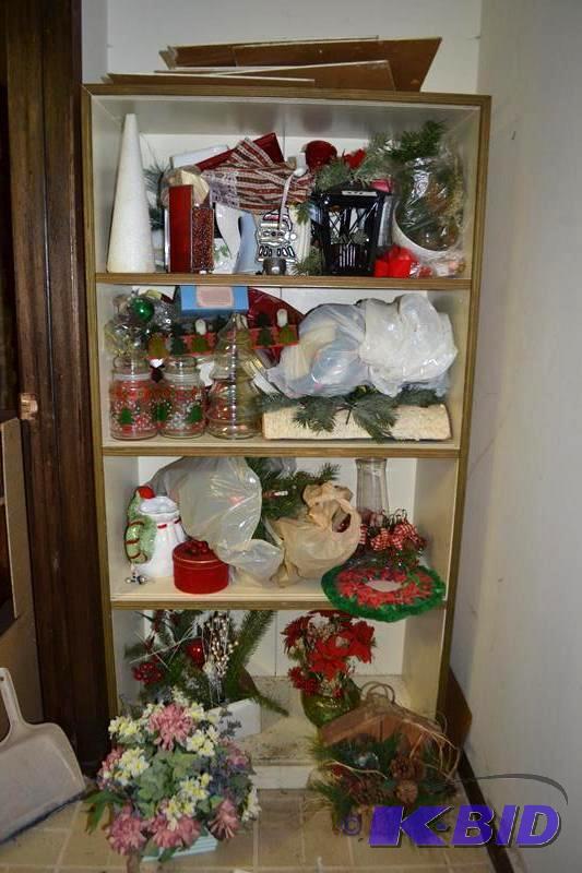 lot 276 image: Christmas Decor