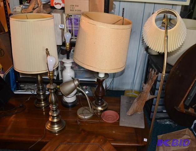 lot 286 image: Table and floor lamp