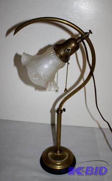 lot 289 image: Tulip Shade Lamp