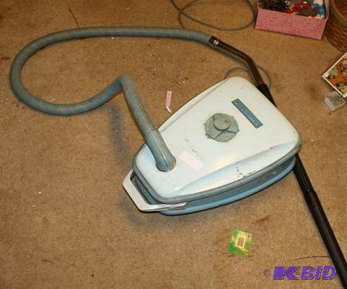 lot 307 image: Vacuum Cleaner Canister Style
