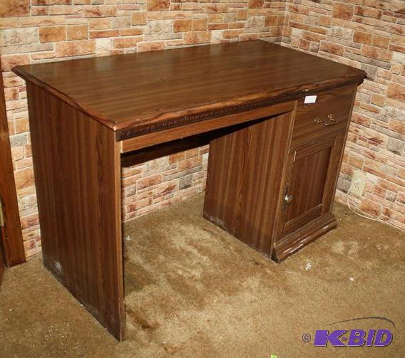 lot 308 image: Desk