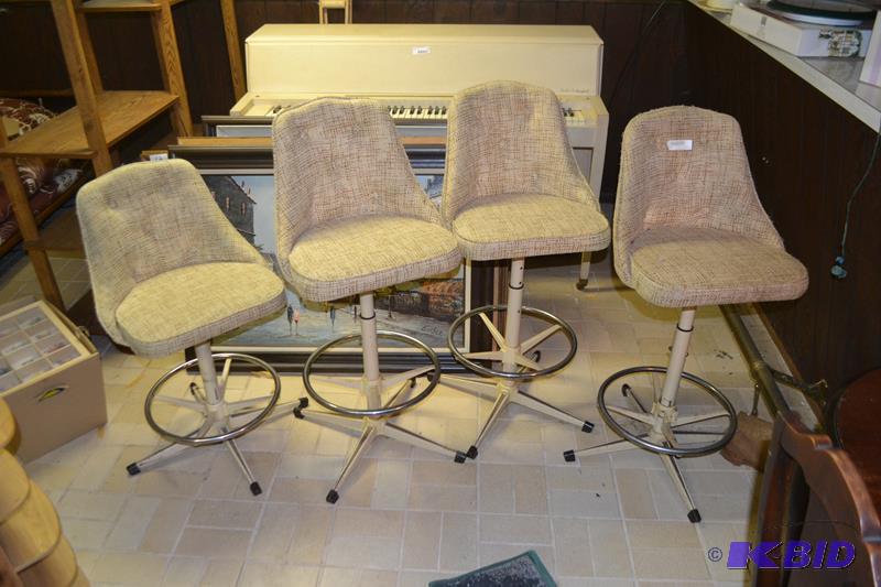 lot 318 image: Bar Stools