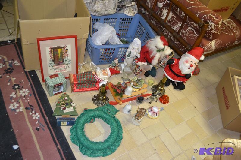 lot 319 image: Christmas Figurines Bells Music Box