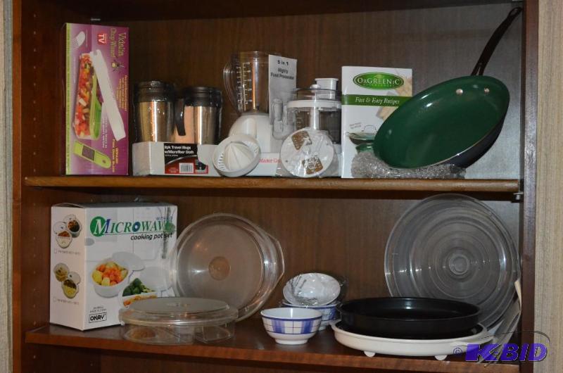 lot 323 image: Blender, Microwave Cookware