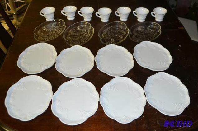 lot 339 image: Vintage Snack Sets