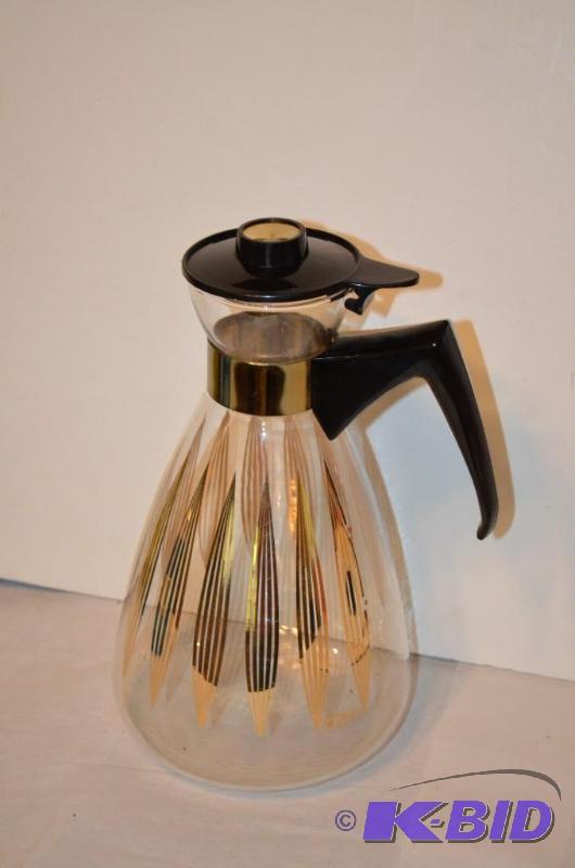 lot 342 image: Retro Pyrex Carafe