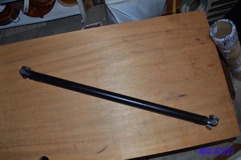 lot 39 image: Drive Shaft for 1971 M151A2 Army Jeep MUTT (M...