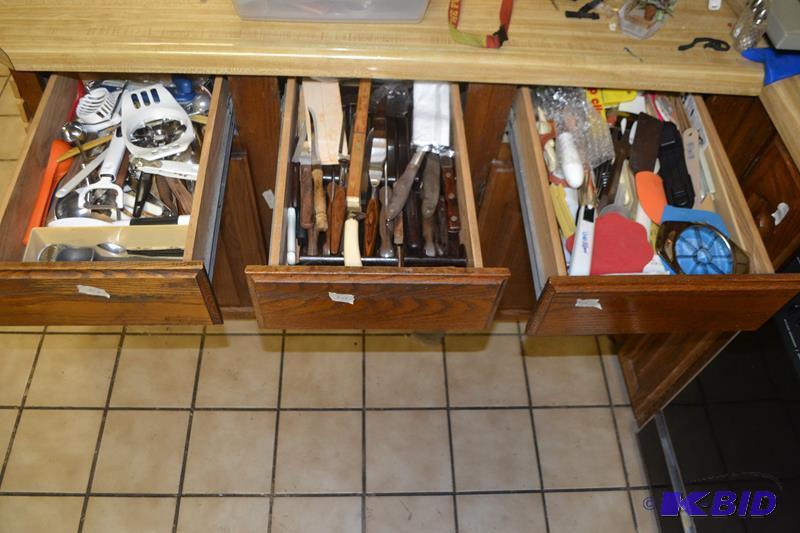 lot 416 image: Kitchen Utensils