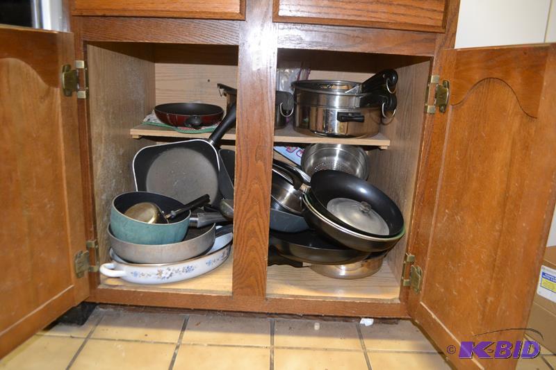 lot 419 image: Cookware